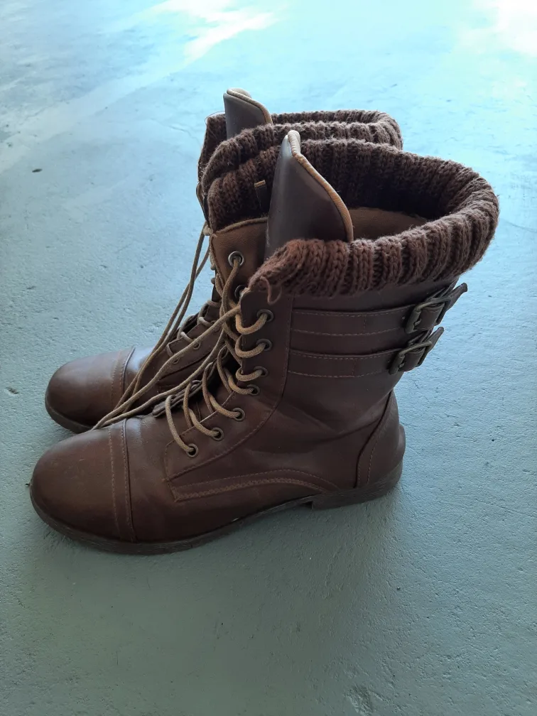 Ladies Boots, Size 10 image indicator(2)
