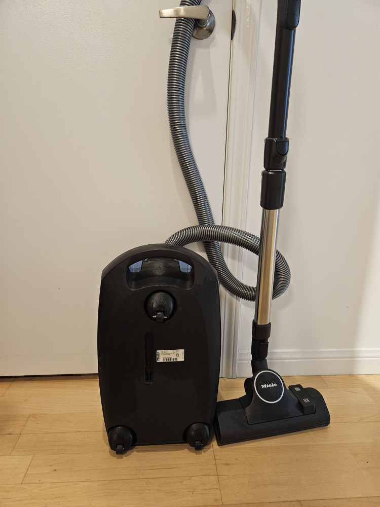 Miele Classic C1 Lightweight Vacuum - Blue - photo 2