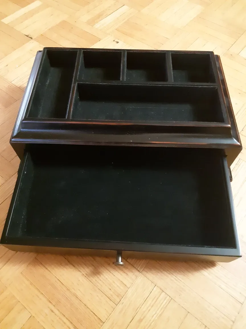 Bombay Co. Mahogany Valet Jewelry Box with Drawer 🇨🇦 image indicator(6)
