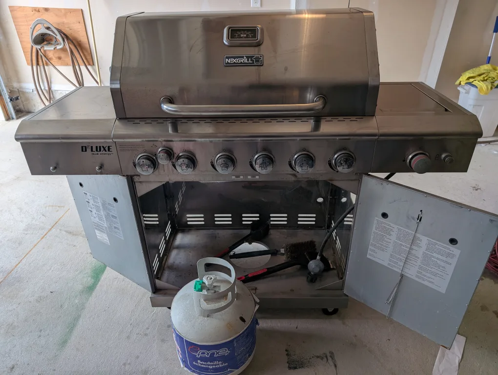 Nexgrill D'Luxe Dual Energy BBQ