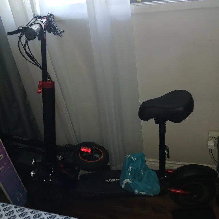 Freego Electric Scooter with Seat thumbnail