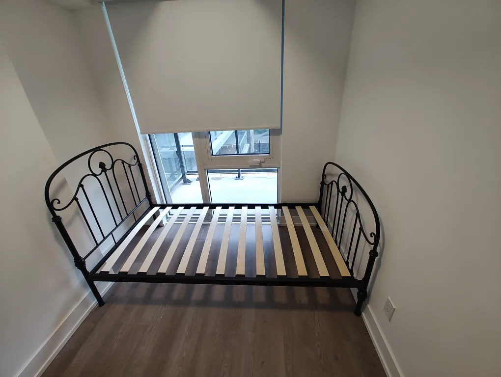 Black Metal Bed Frame image indicator(3)