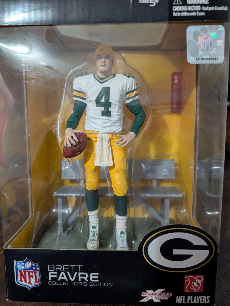 Brett Favre Collector's Edition Figurine thumbnail