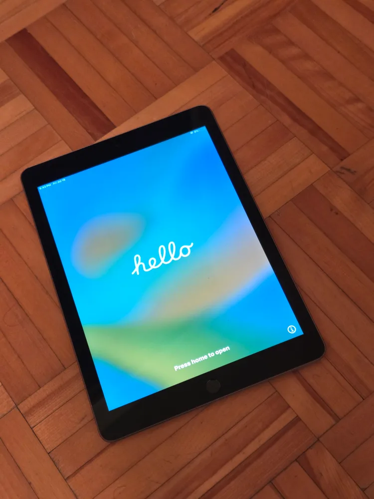Apple iPad 6th Generation thumbnail
