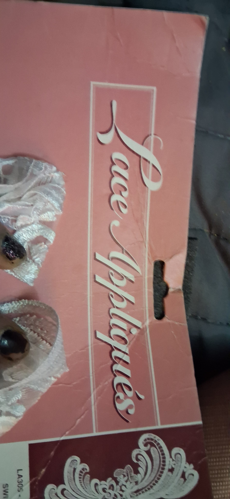 Lace Appliques - Two 4" x 11" Swirl Spray Motifs - photo 4