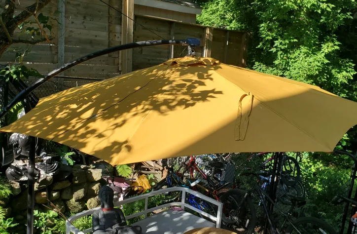 Patio Umbrella - yellow and Beige!!! thumbnail