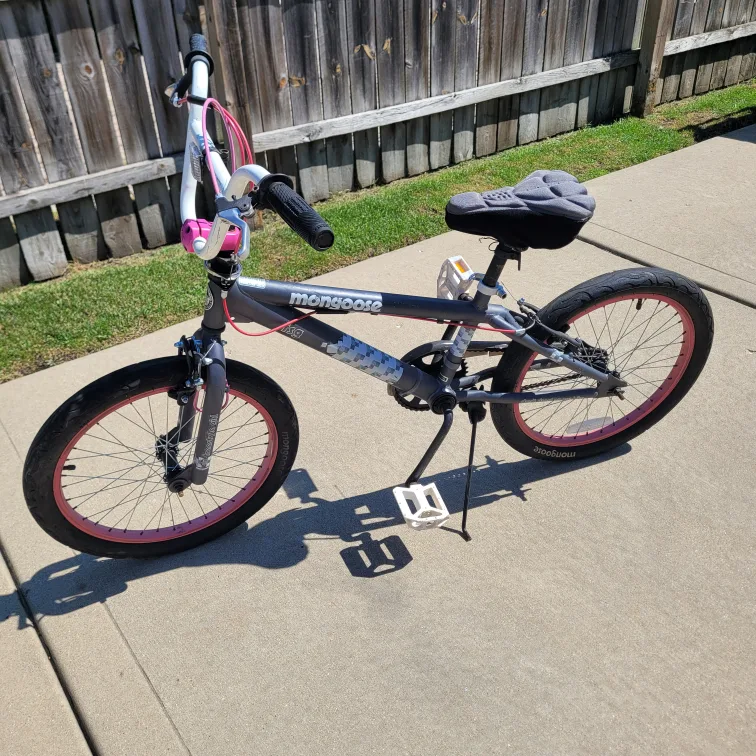 Mongoose FSG Freestyle Bike - Gray & Pink thumbnail