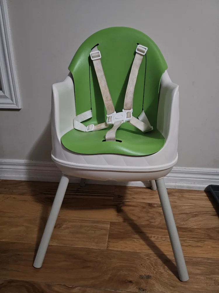 Green & White High Chair 🇨🇦 thumbnail