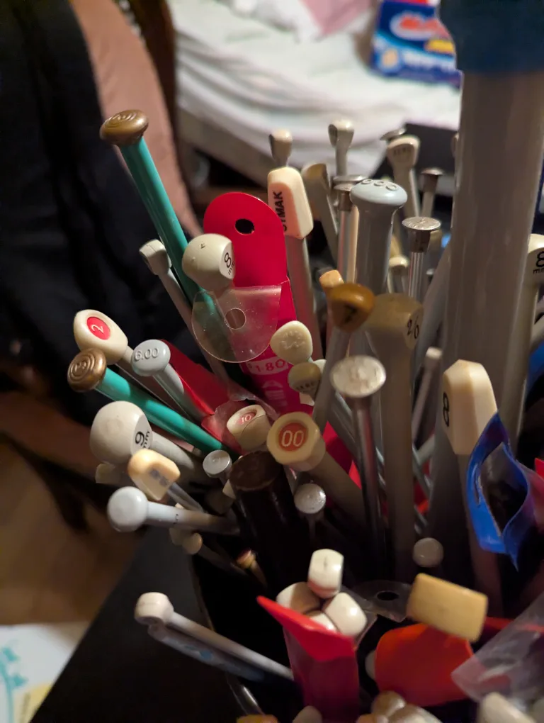 🇨🇦Mixed Lot of Knitting and crochet needles image indicator(2)