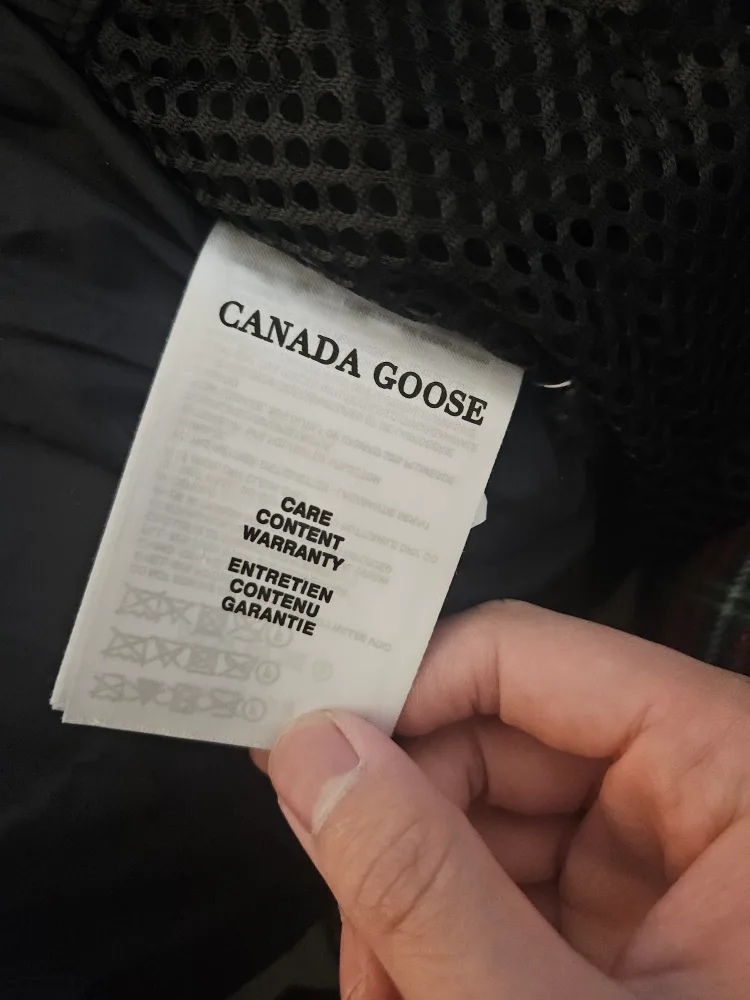 Size M Canada Goose Expedition Parka image indicator(6)