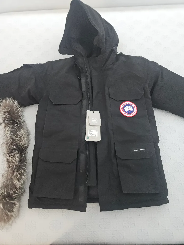 Size M Canada Goose Expedition Parka image indicator(7)