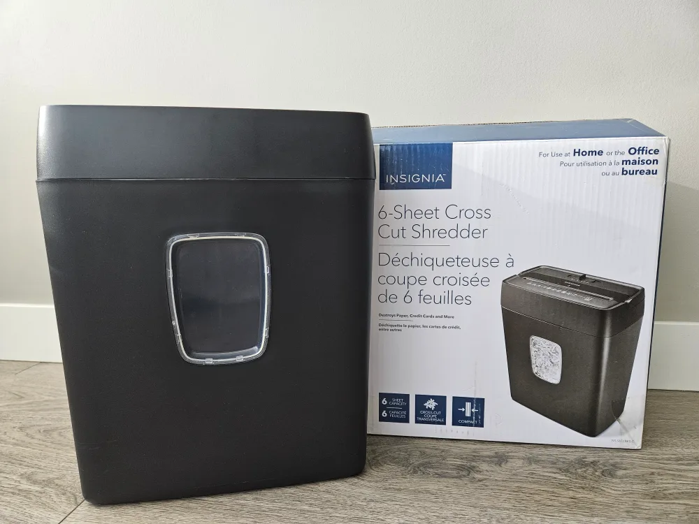 Insignia 6-Sheet Cross-Cut Shredder thumbnail