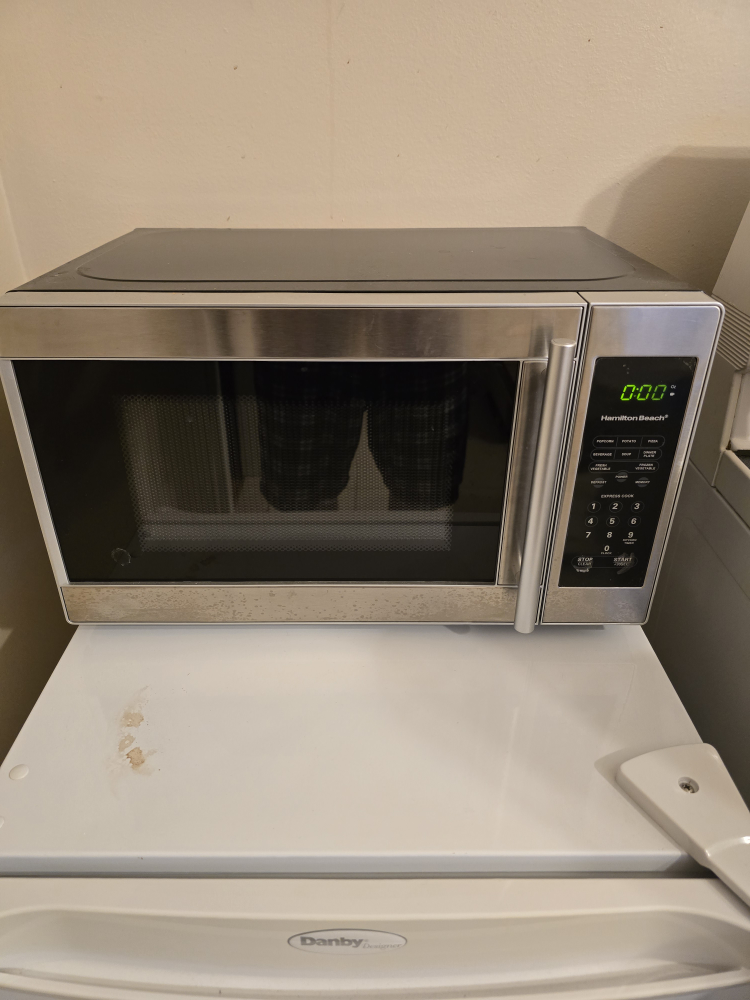 Hamilton Beach 0.7 cu. ft. Microwave Oven - photo 2