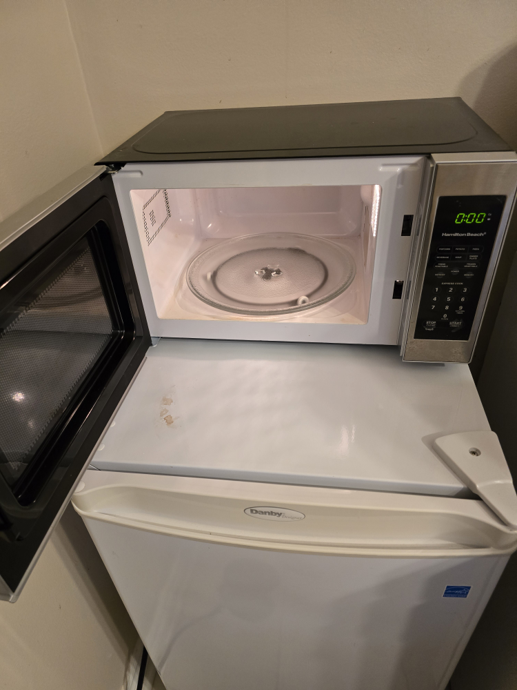 Hamilton Beach 0.7 cu. ft. Microwave Oven - photo 3