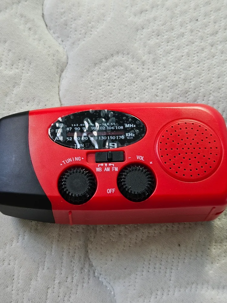 Emergency Crank Radio - AM/FM/ Solar Powered thumbnail