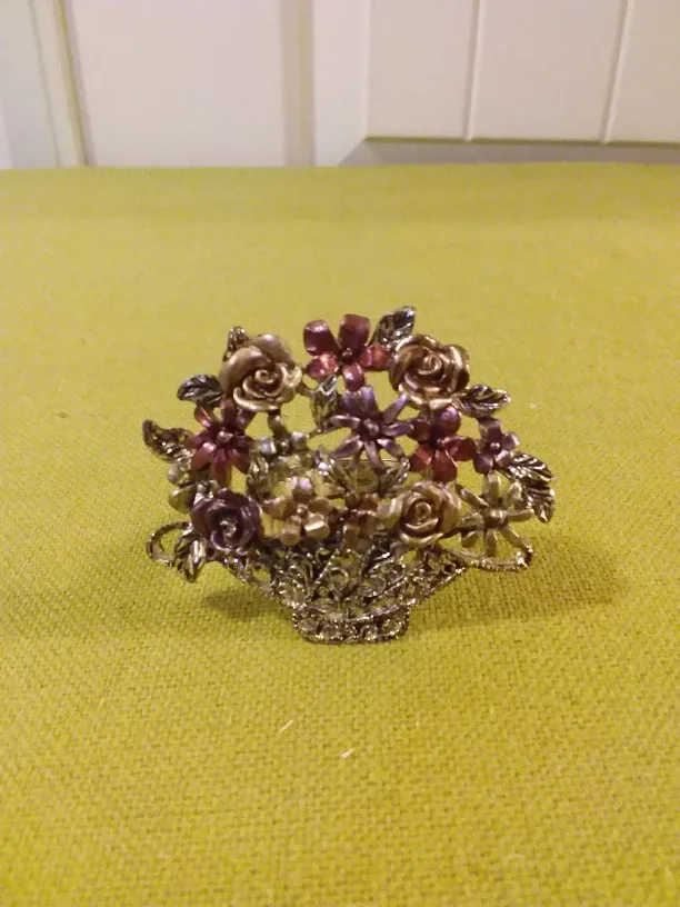 ➡️ Flower Design Napkin Rings - Set of (4) 🌺 image indicator(2)