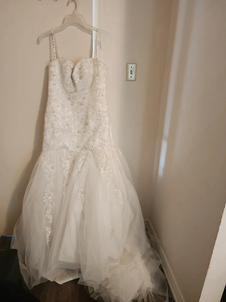 Parazzo Couture Wedding Dress - Size 12 thumbnail