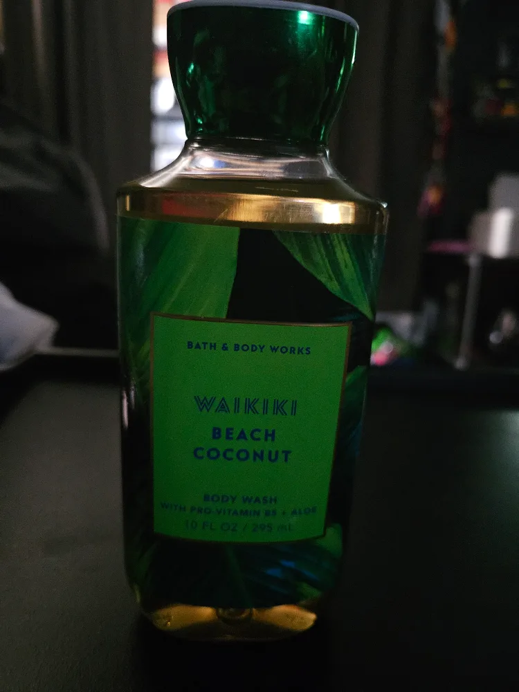 *New* Bath & Body Works Waikiki Beach Coconut Body Wash thumbnail
