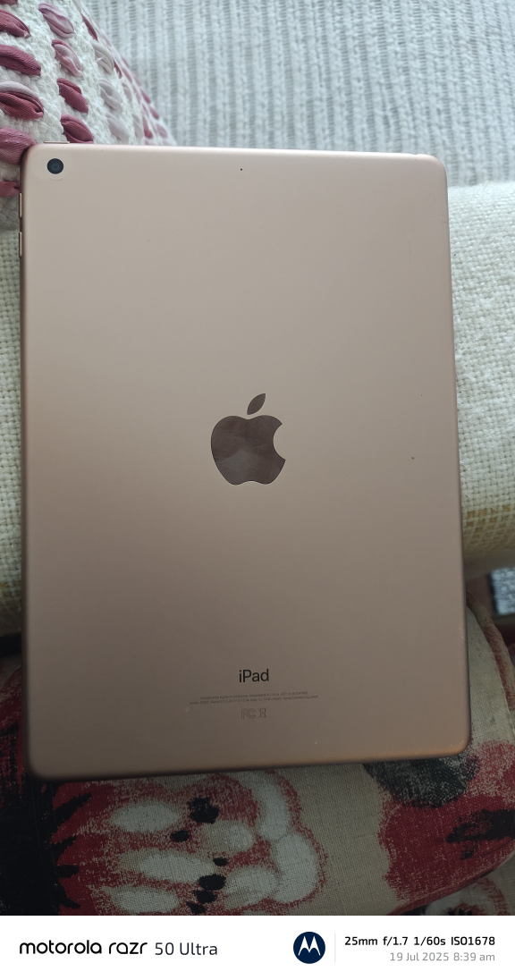 Apple iPad Gen 6 (Like New) - photo 2