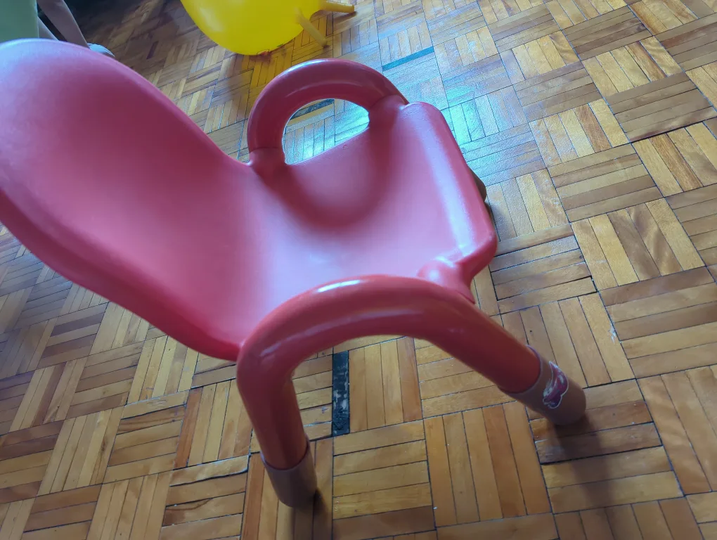 Red Svan Signet Complete High Chair image indicator(2)