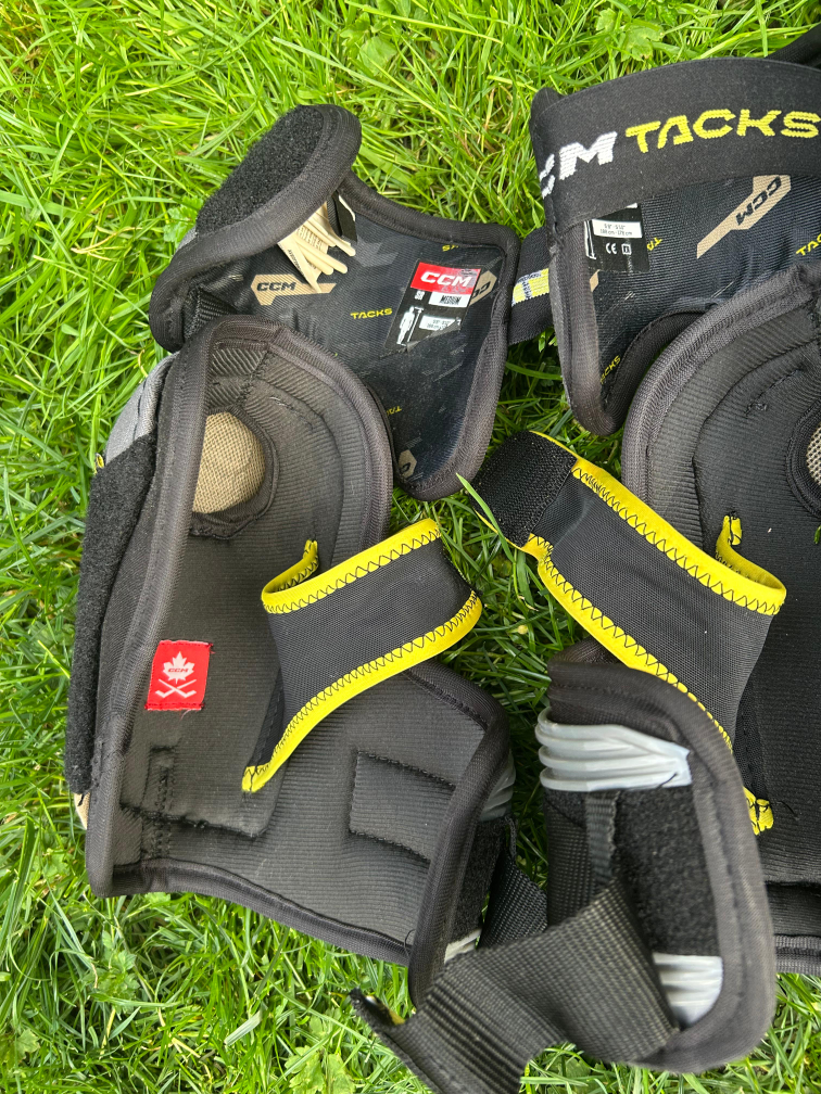 CCM Tacks Classic SE Elbow Pads - Medium - photo 4