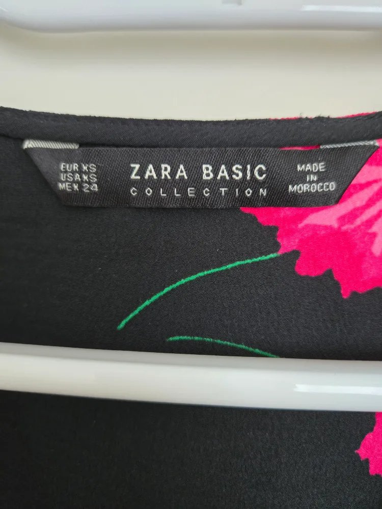 Zara Basic Wrap Floral Blouse - Size XS image indicator(2)
