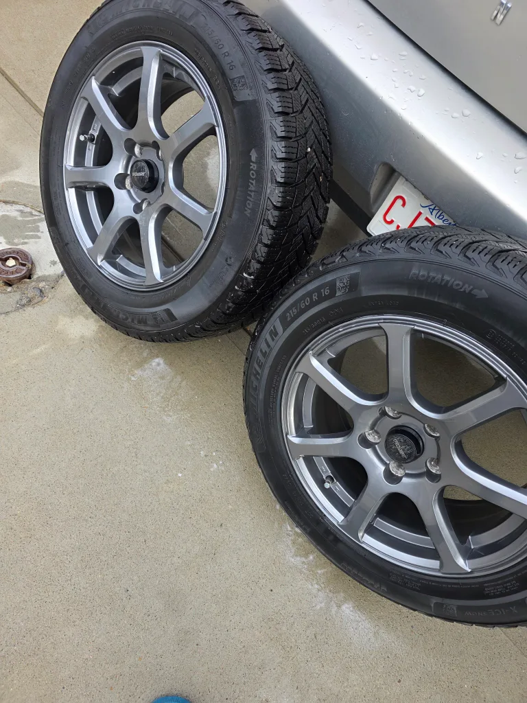 Michelin X-Ice Snow Tires on Rims - 215/60 R16 image indicator(9)