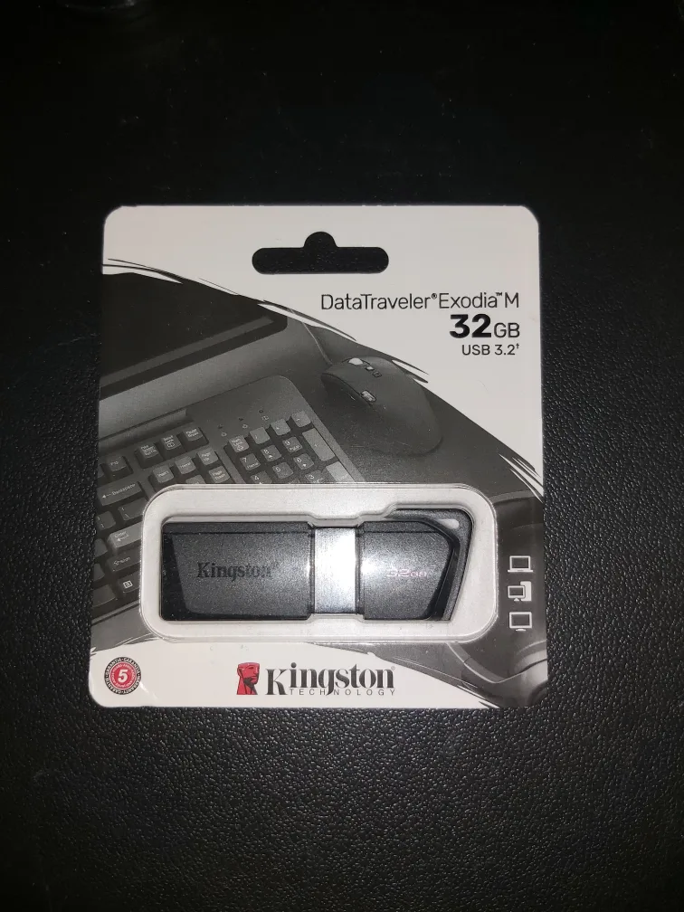 New Kingston DataTraveler Exodia M 32GB USB 3.2 thumbnail