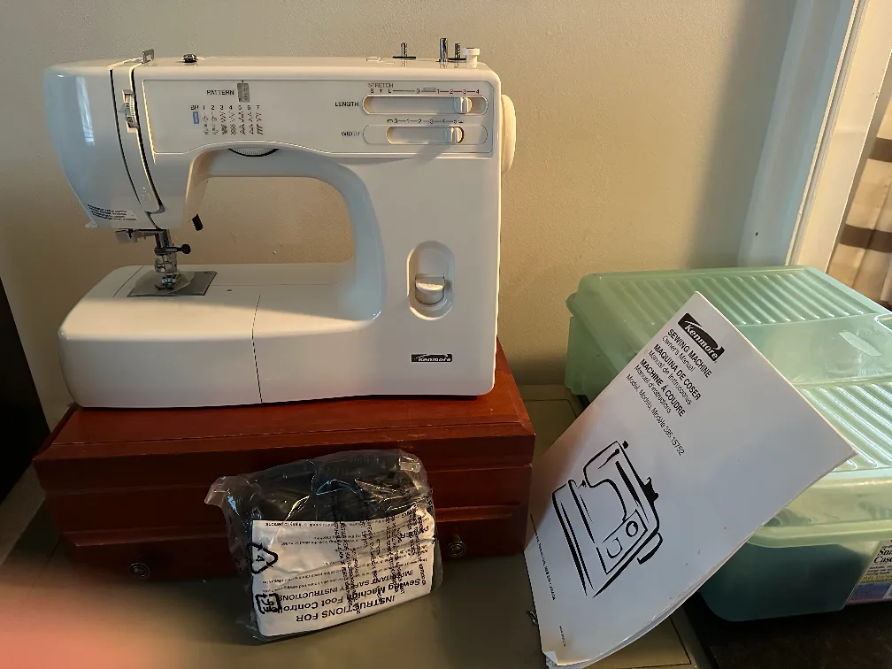Kenmore Sewing Machine Model 385.15752 thumbnail