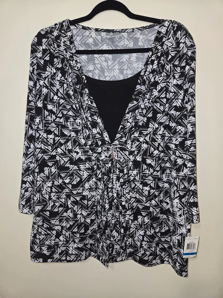 NEW with Tags Women's Tops, shirts ,t-shirts , mix sizes image indicator(4)