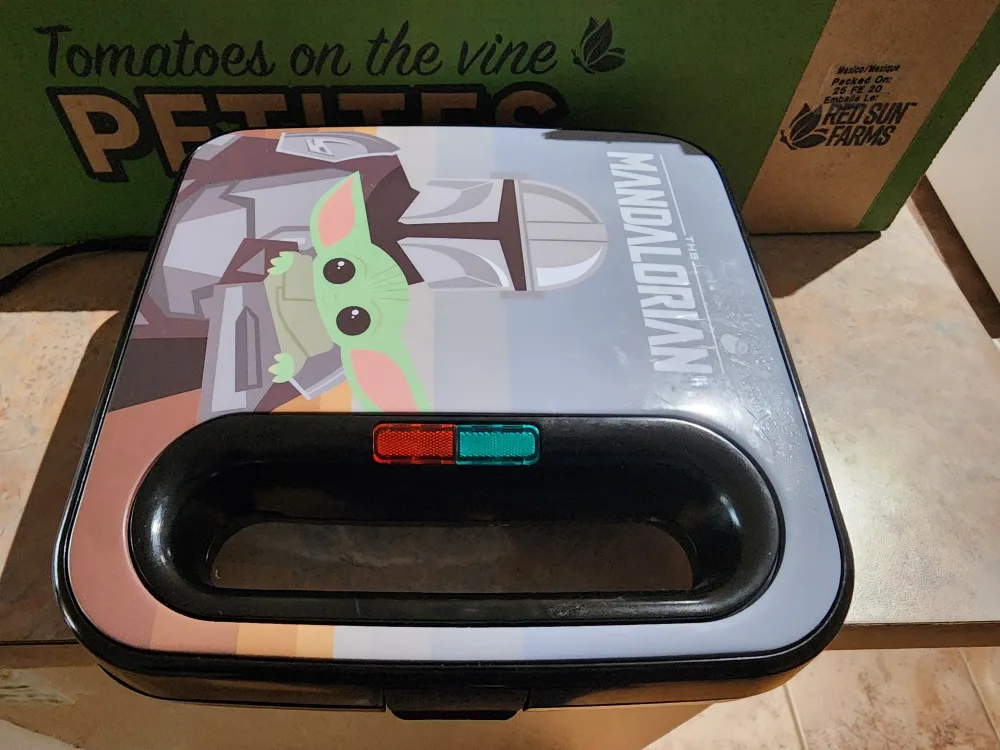 Mandalorian Grilled Sandwich Maker 🇨🇦 thumbnail