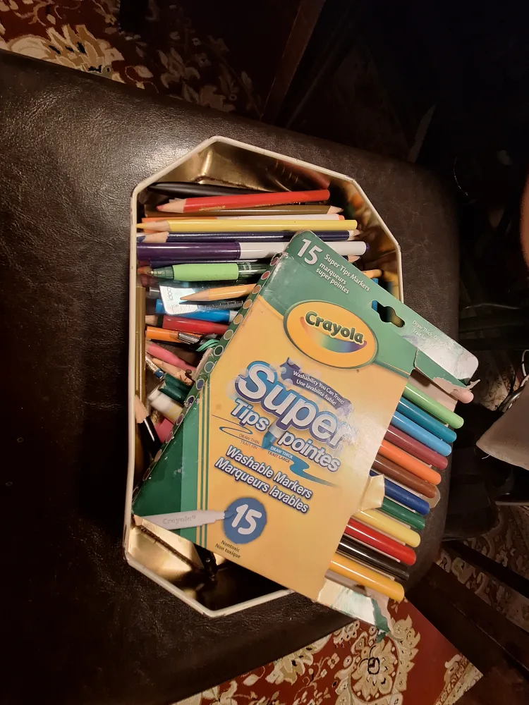 Crayola Super Tips Markers (15) + Mix of Colouring Pencils thumbnail