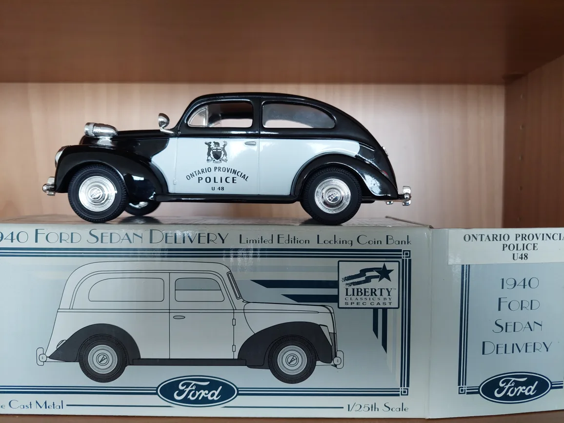 Ford 1940 Sedan Delivery Diecast Coin Bank thumbnail