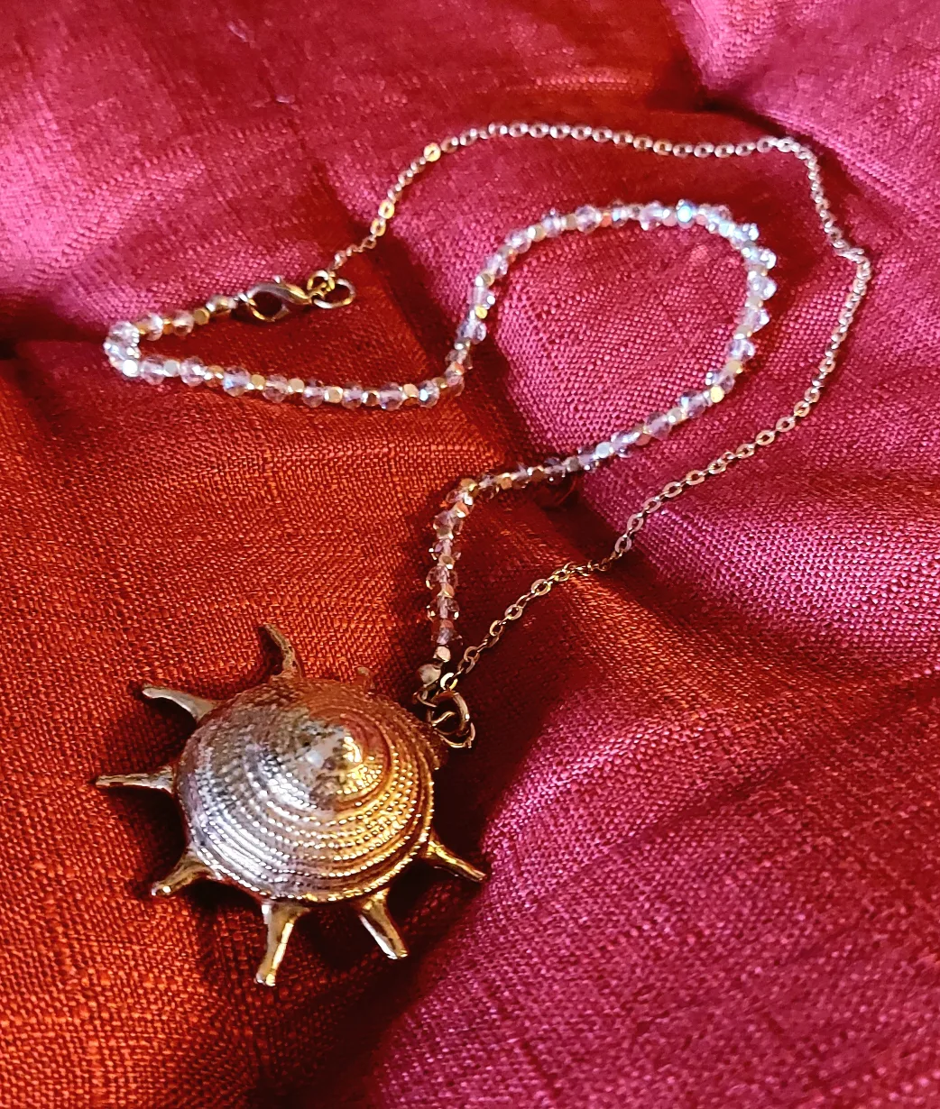 Unique Shell Pendant Necklace thumbnail