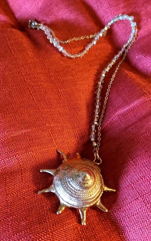 Unique Shell Pendant Necklace image indicator(4)