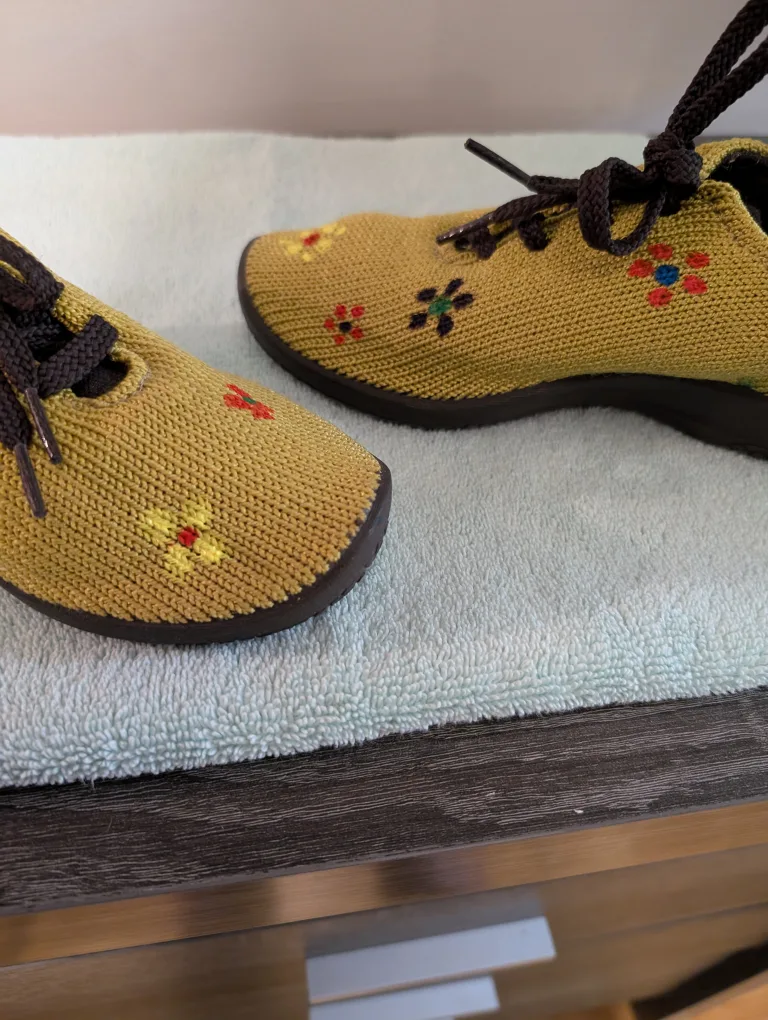 Arcopedico Walking Shoes -  Size 6 image indicator(7)