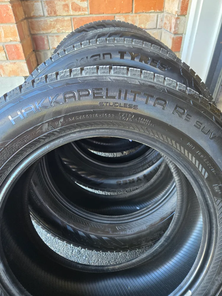 Nokian Hakkapeliitta R5 SUV 245/60R18 Winter Tires (Set of 4) image indicator(2)