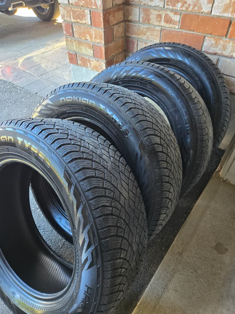 Nokian Hakkapeliitta R5 SUV 245/60R18 Winter Tires (Set of 4) image indicator(5)