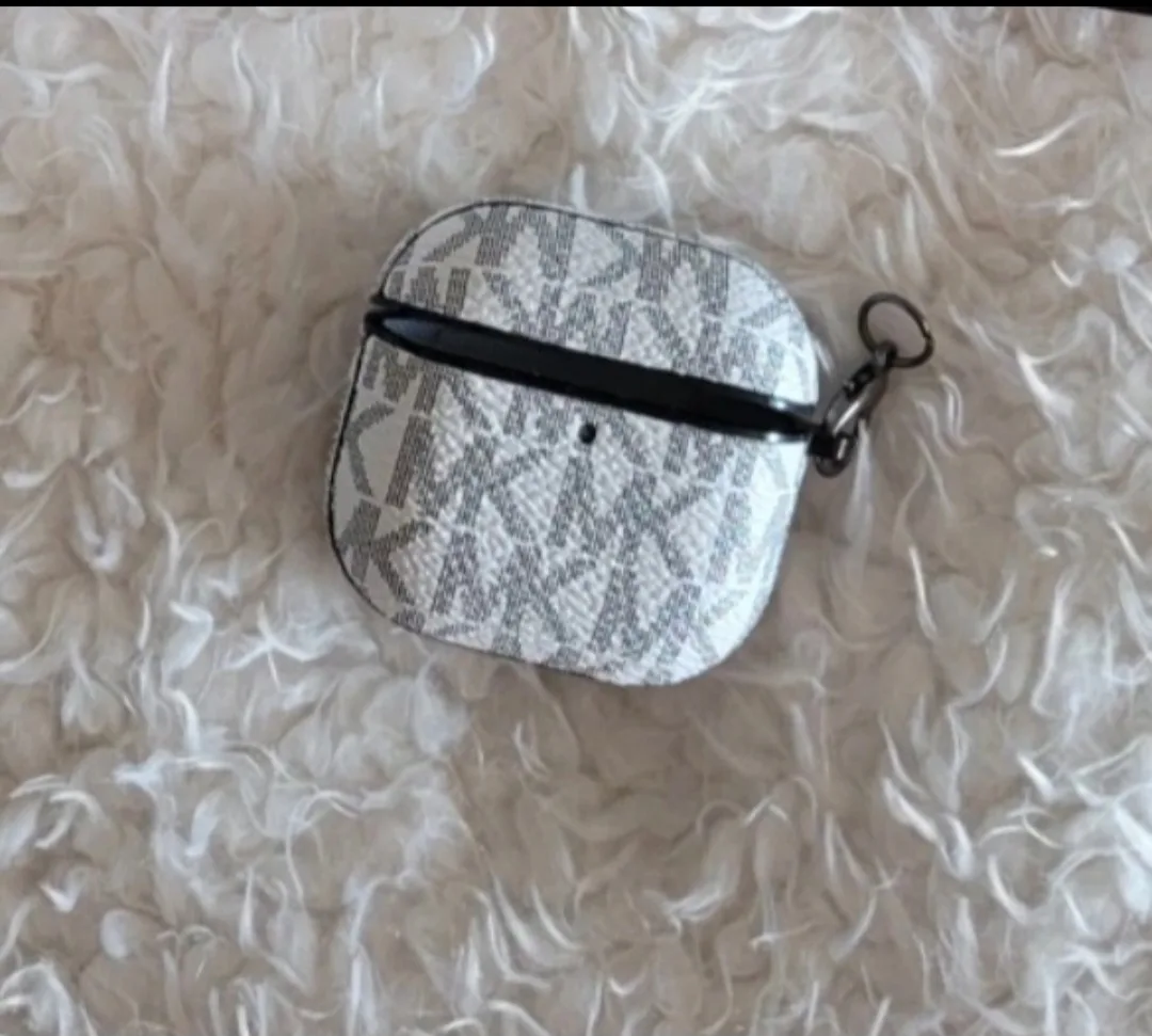 Michael Kors AirPods 4 Case - White 🇨🇦 thumbnail