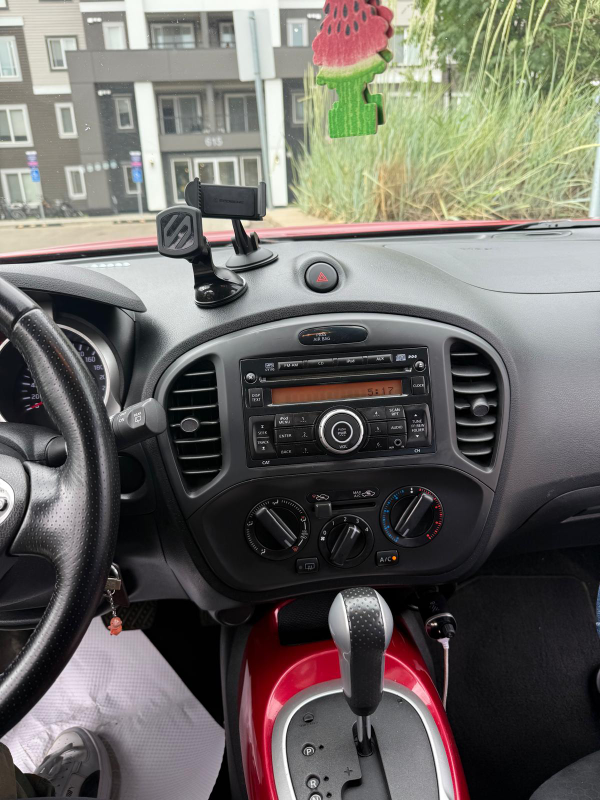 Red Nissan Juke - photo 5