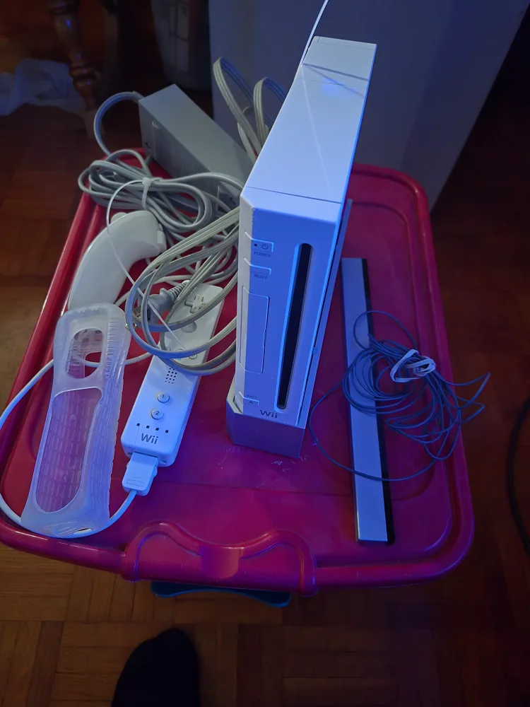 Nintendo Wii Console thumbnail