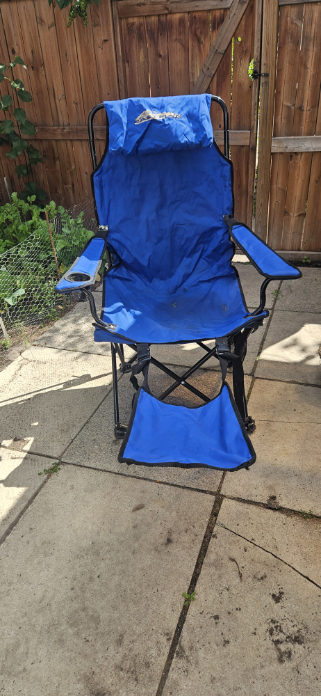 Camping chair w/footrest that reclines 🇨🇦