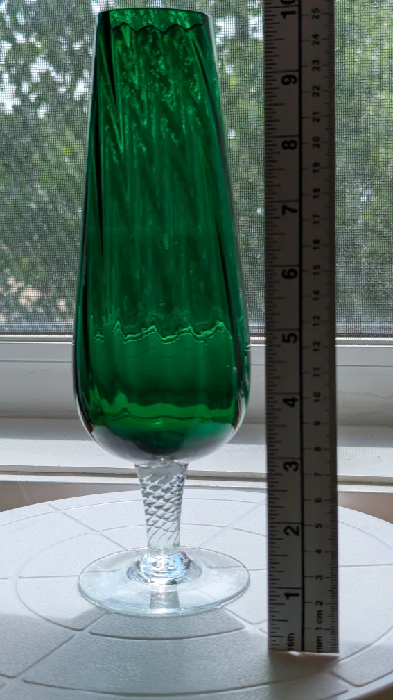 Vintage Empoli Green Wrythen Glass Vase,  10" 🇨🇦 image indicator(2)