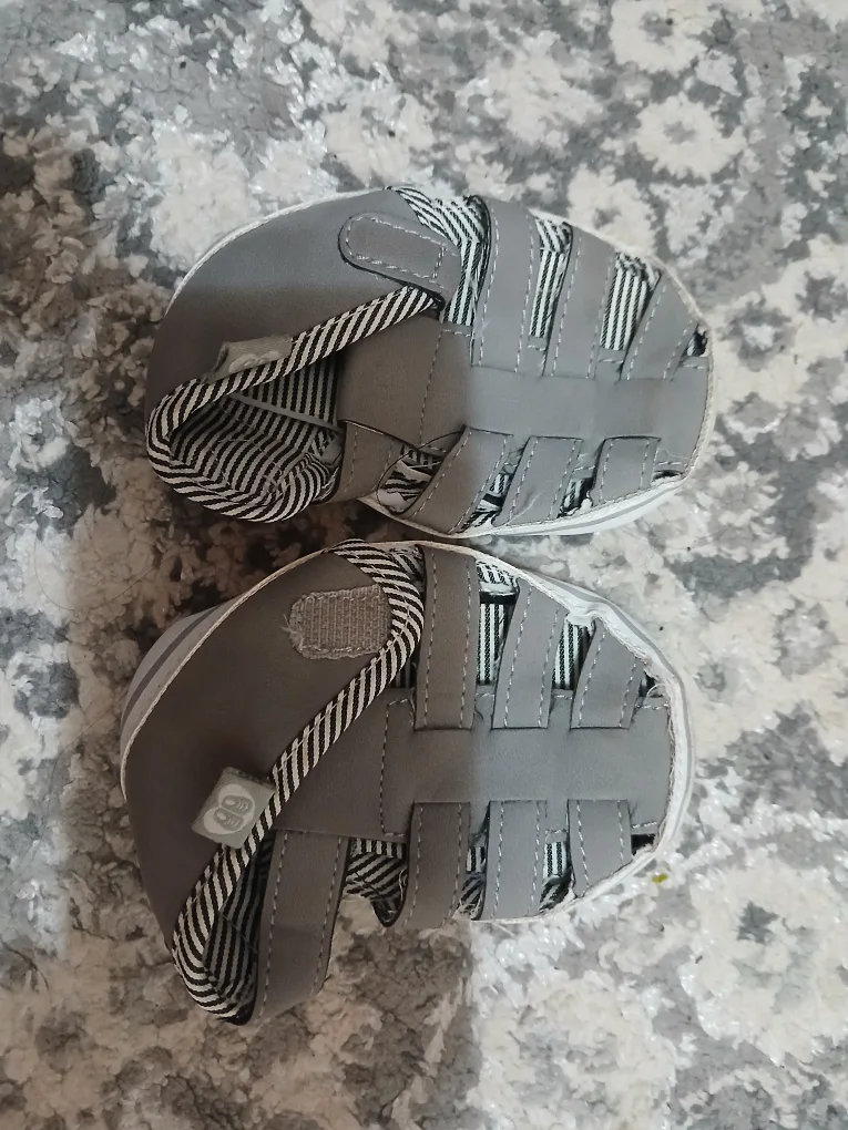Baby Gray Sandals 🥕 thumbnail