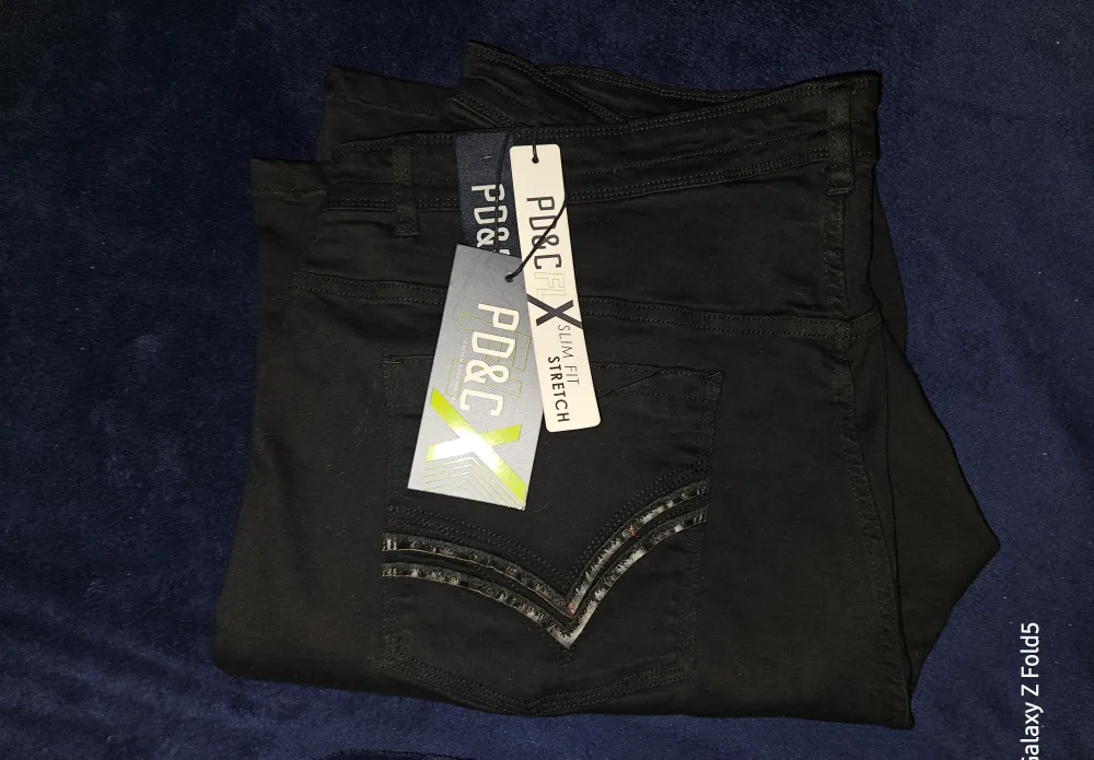 PD&C X Slim Fit Stretch Black Shorts - Size 44 image indicator(4)