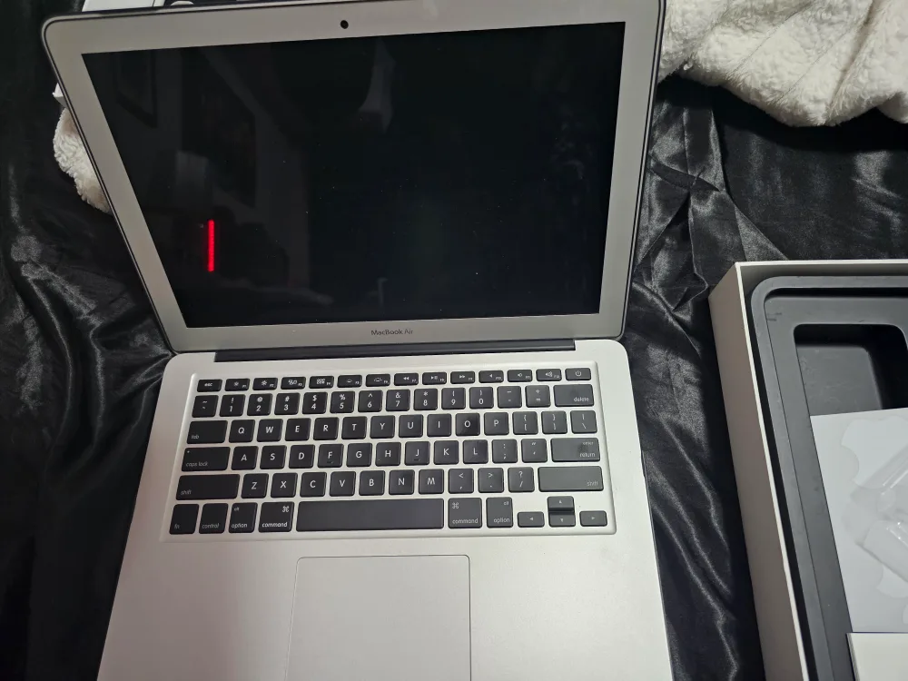 MacBook Air (2014) no fault! Looks new! image indicator(4)