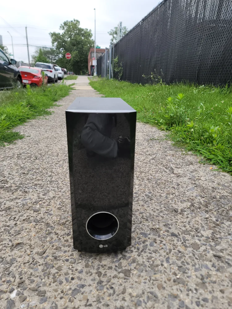 LG SH93SA-W Subwoofer Speaker System thumbnail