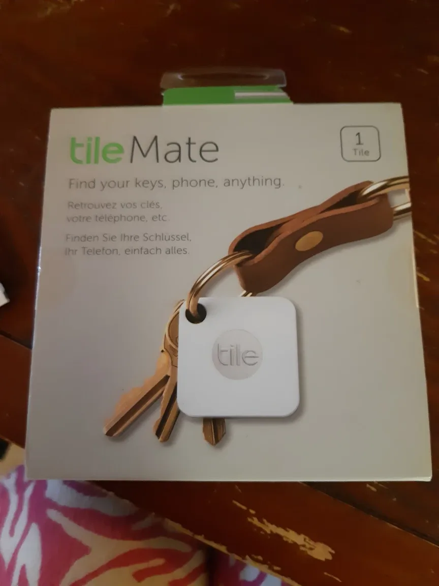 2 Tile Mate Trackers - Find Your Keys & Phone! 🇨🇦 thumbnail