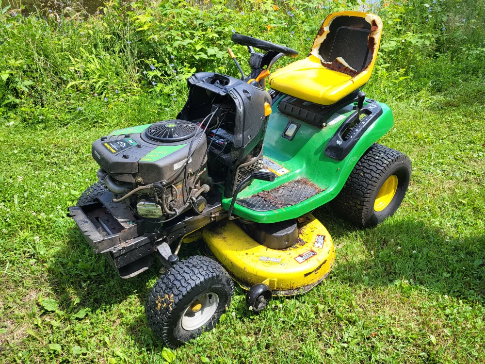 Hydrostatic John Deere 120 42" Riding Lawn Mower thumbnail