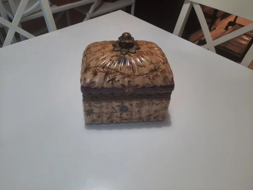 Vintage Floral Trinket Box thumbnail